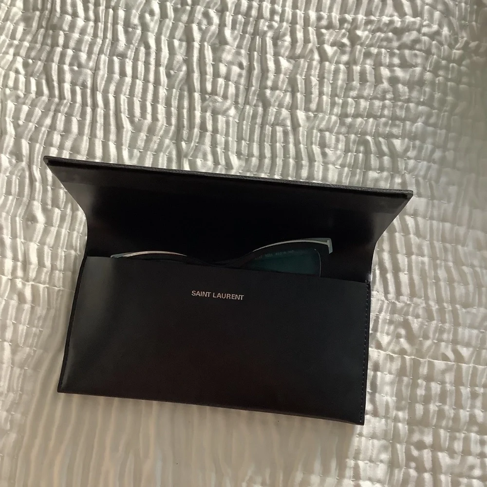 Authentic saint Laurent glass case/ document holder - Picture 3 of 3